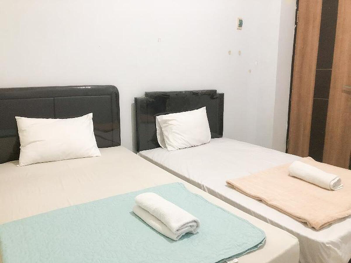 Oyo Life 2698 Kost Blessing