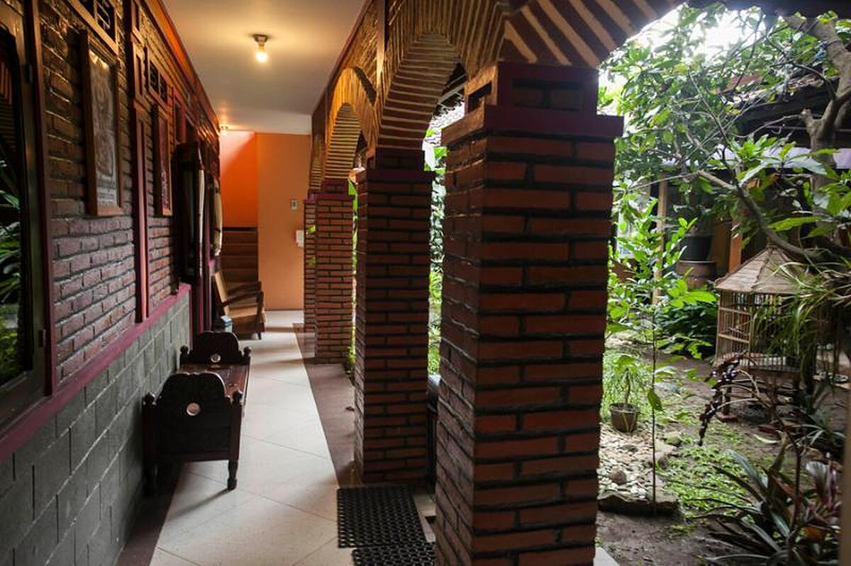 RedDoorz near Stasiun Kota Baru Malang