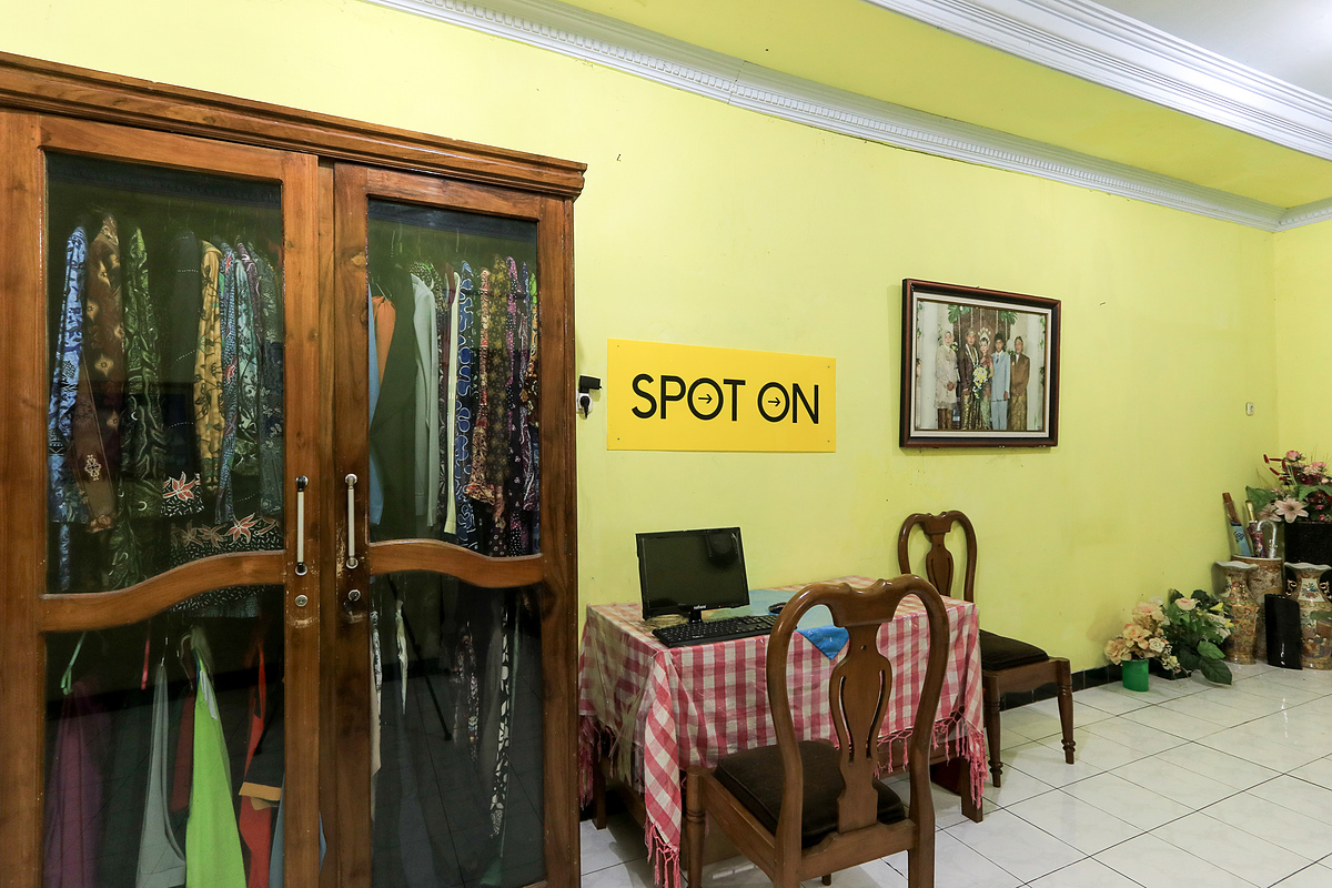 Spot On 2440 Wallet Family Residence