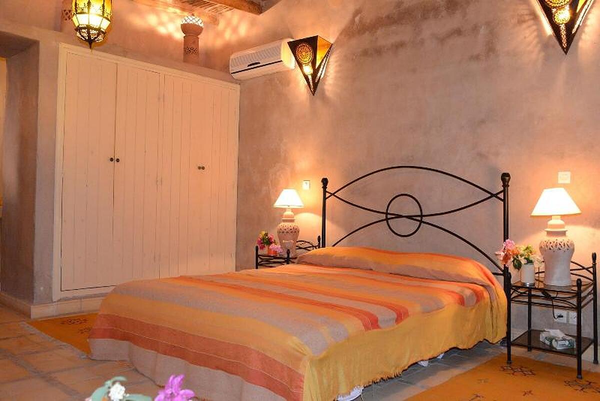 Riad Ain Khadra Khadra