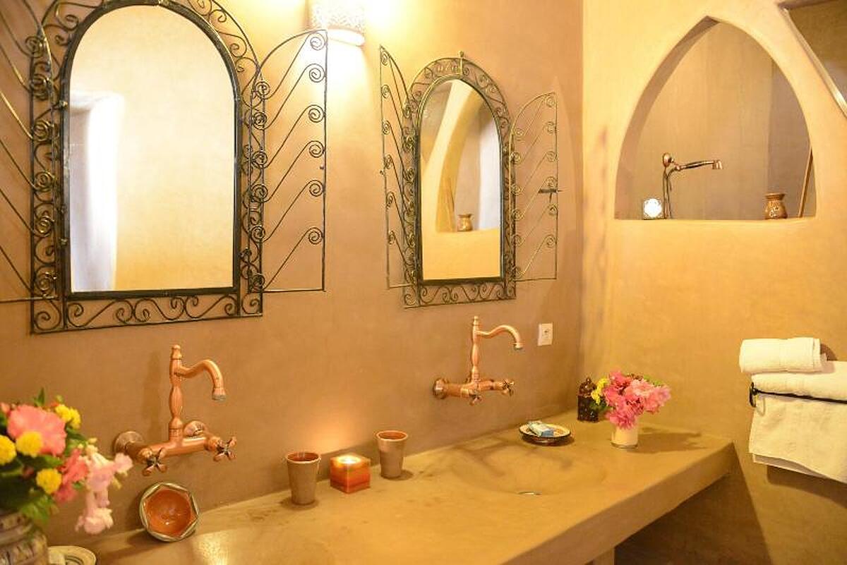 Riad Ain Khadra Khadra