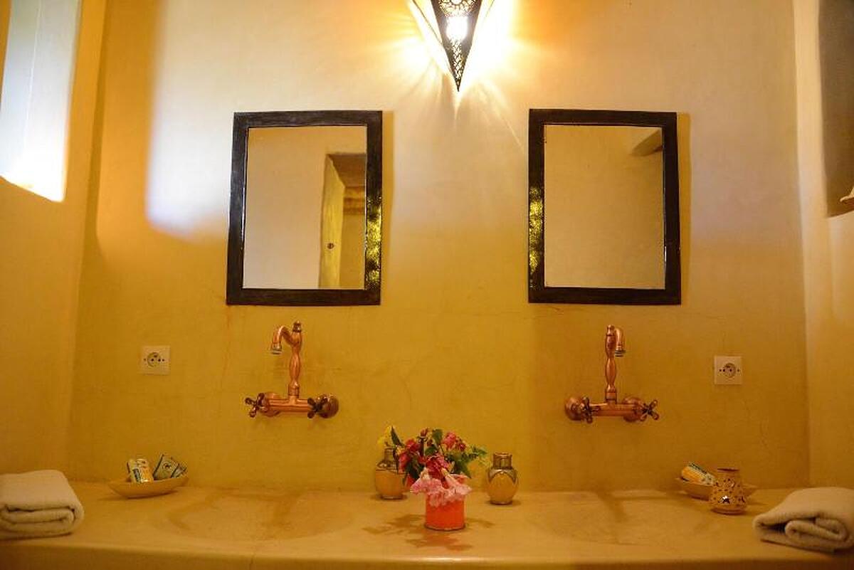Riad Ain Khadra Khadra