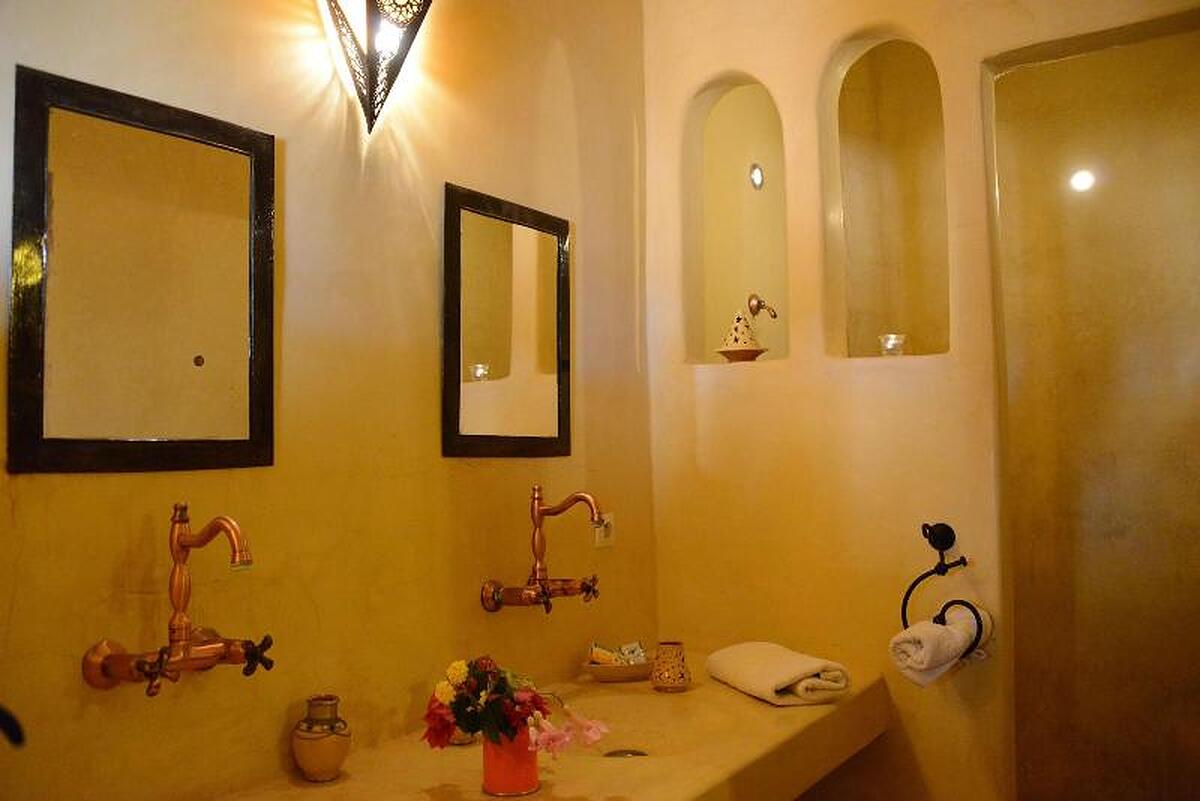 Riad Ain Khadra Khadra