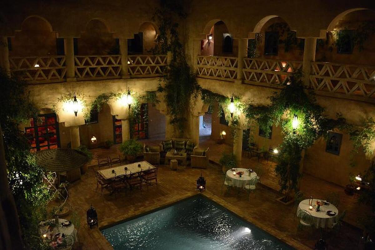 Riad Ain Khadra Khadra