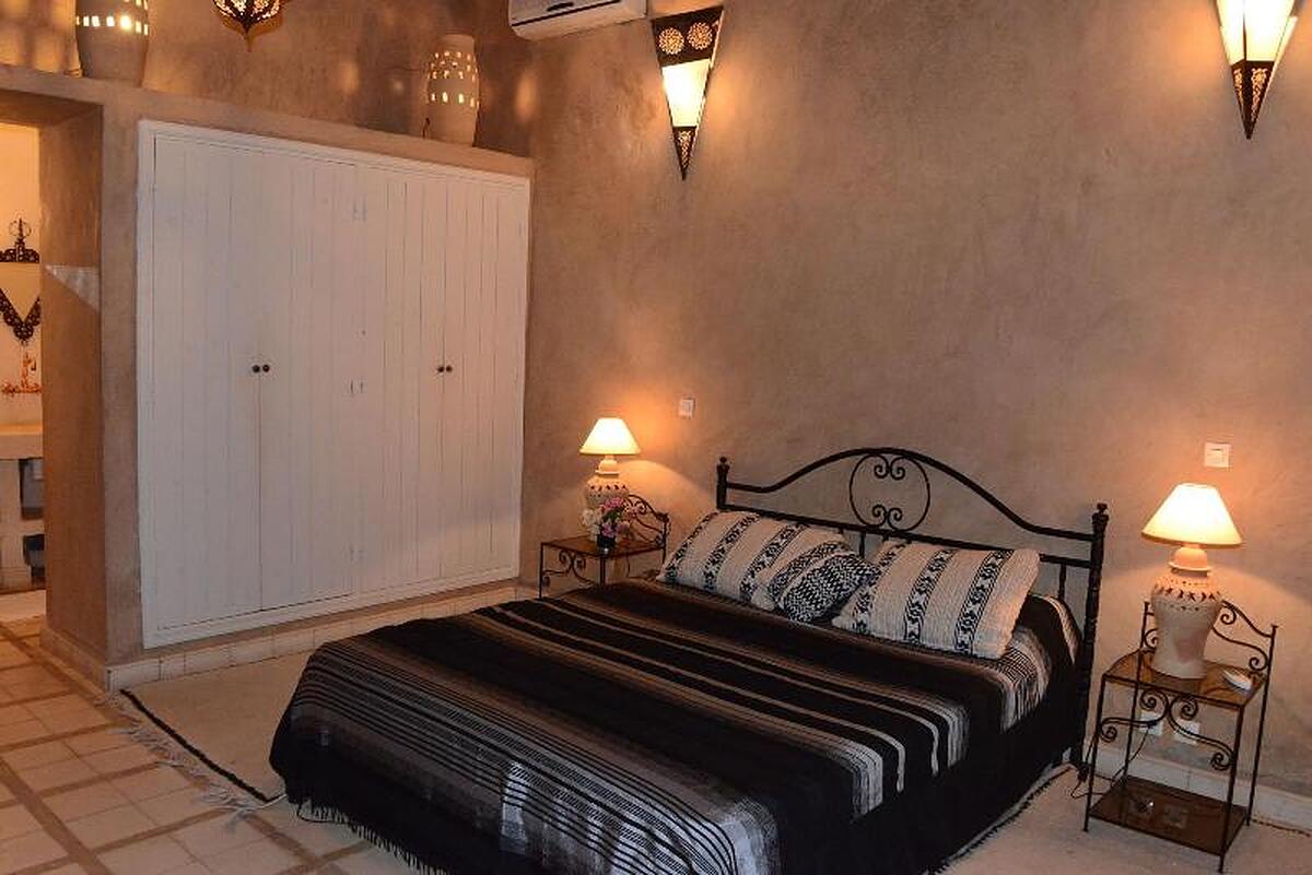 Riad Ain Khadra Khadra