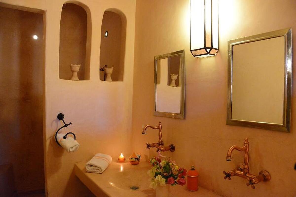 Riad Ain Khadra Khadra