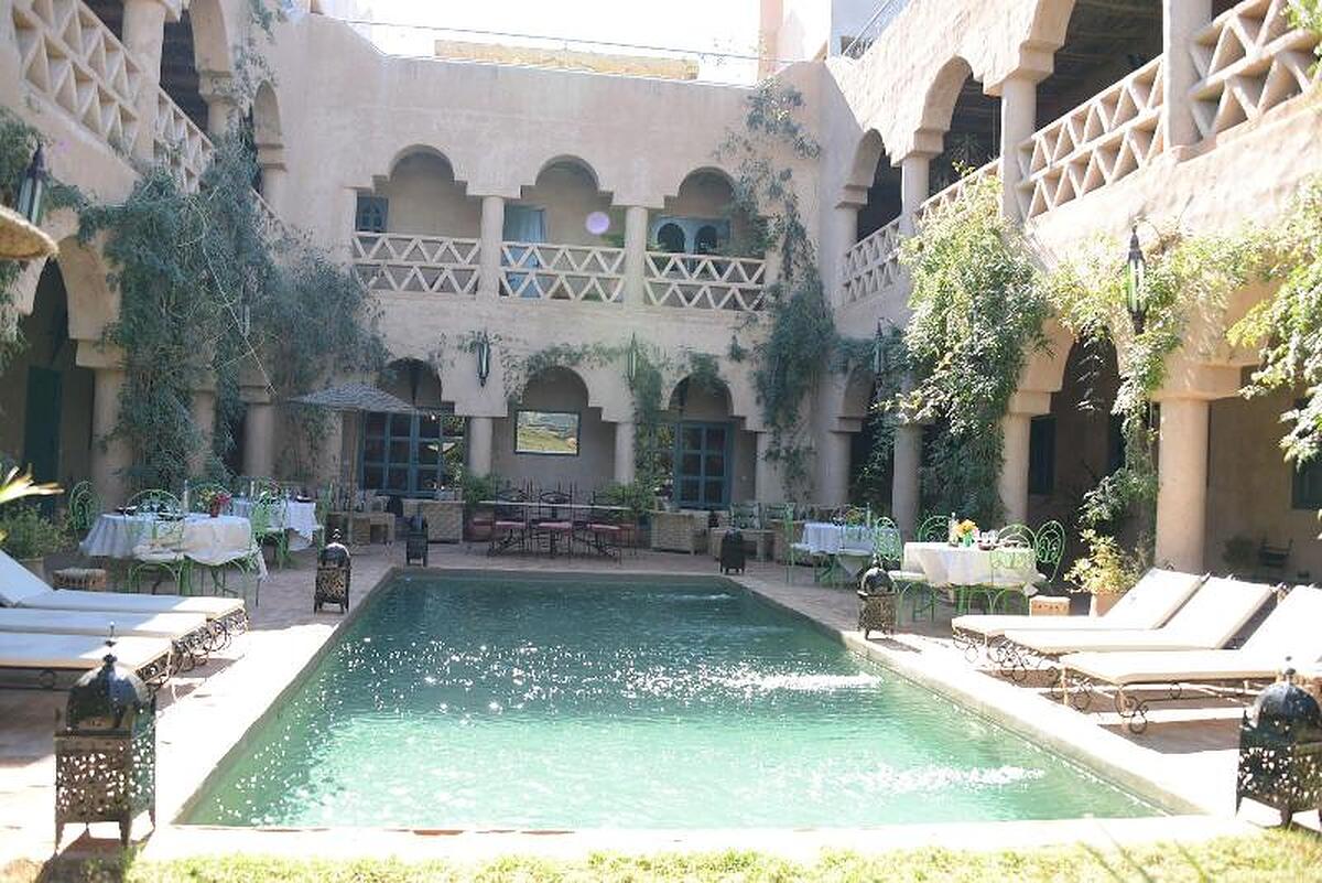 Riad Ain Khadra Khadra