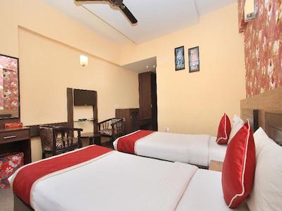 OYO 346 Hotel AAB Residency