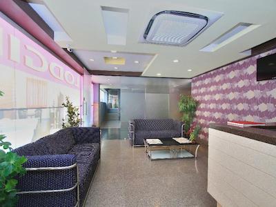 OYO 346 Hotel AAB Residency