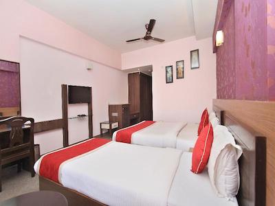 OYO 346 Hotel AAB Residency