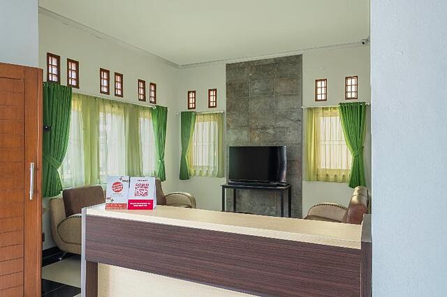 Oyo 2072 Wisma Teratai