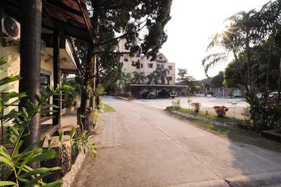 OYO 592 Goldenville Villa