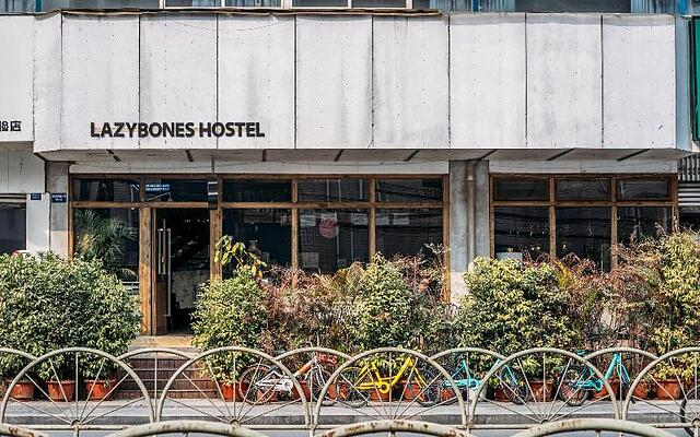 LAZYBONES POSHPACKER TEMPLESIDE HOSTEL