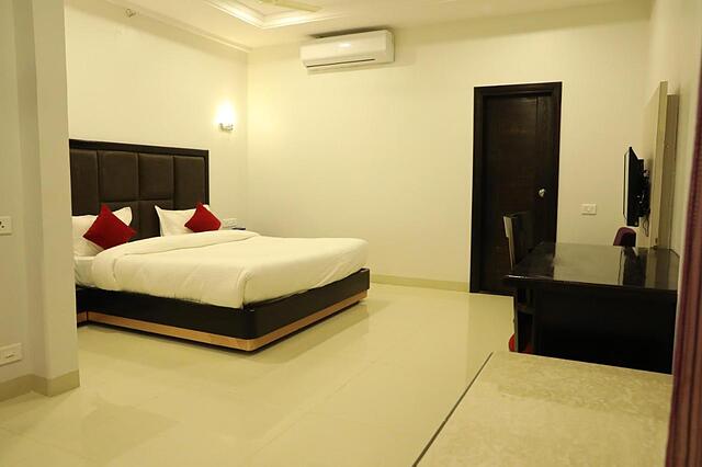 Chandra Grand