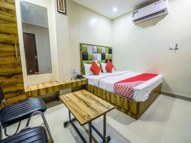 Oyo 14432 Jeelan Palace