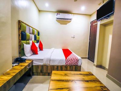 Oyo 14432 Jeelan Palace