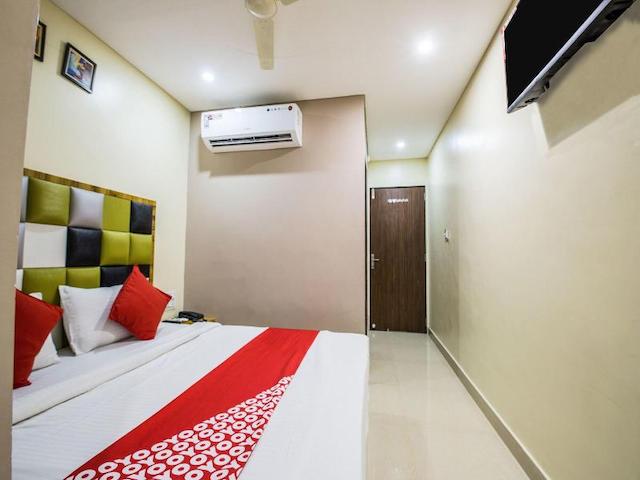 Oyo 14432 Jeelan Palace