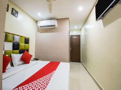 Oyo 14432 Jeelan Palace