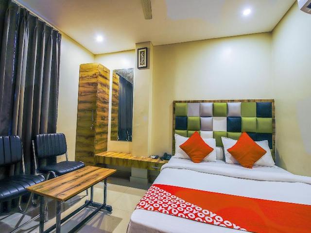 Oyo 14432 Jeelan Palace