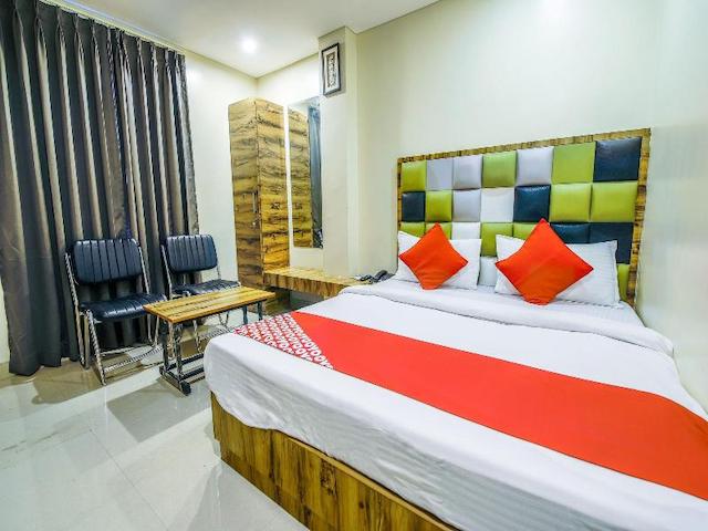 Oyo 14432 Jeelan Palace