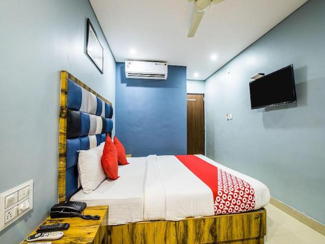 Oyo 14432 Jeelan Palace