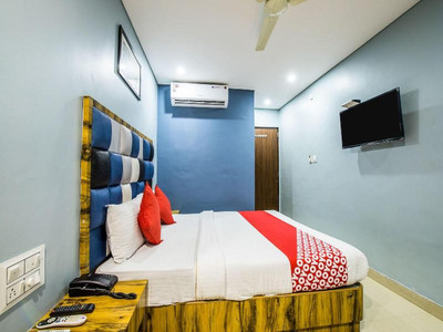 Oyo 14432 Jeelan Palace