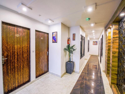 Oyo 14432 Jeelan Palace