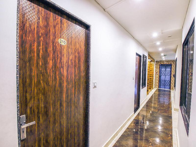 Oyo 14432 Jeelan Palace