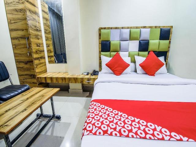 Oyo 14432 Jeelan Palace