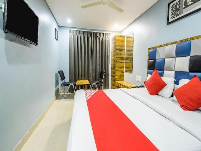 Oyo 14432 Jeelan Palace