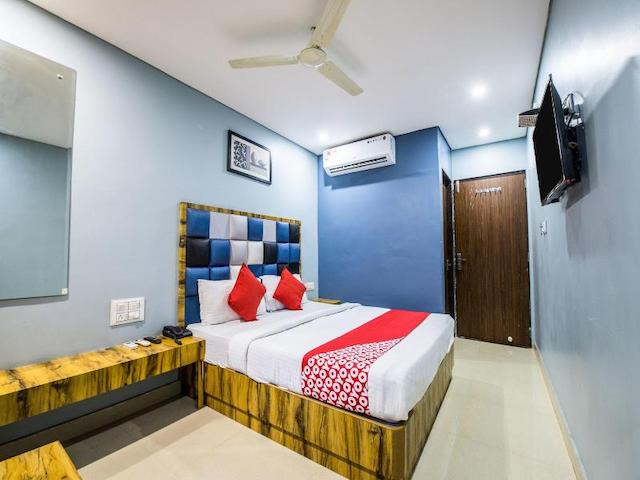 Oyo 14432 Jeelan Palace