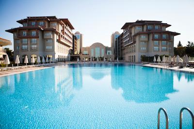 رادیسون بلو ریزورت اند اسپا چشمه