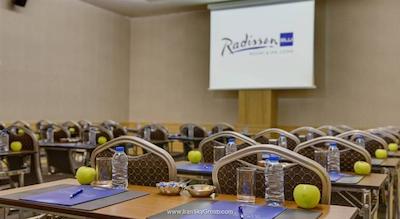 رادیسون بلو ریزورت اند اسپا چشمه