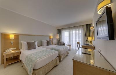 رادیسون بلو ریزورت اند اسپا چشمه