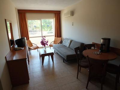 تونتاس فامیلی سوئیتس کوش آداسی