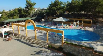 تونتاس فامیلی سوئیتس کوش آداسی