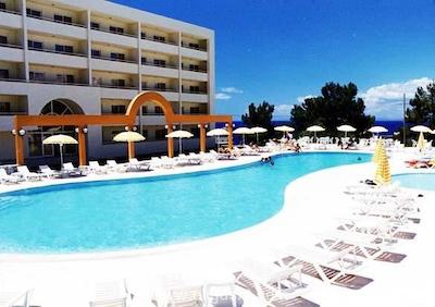 تونتاس فامیلی سوئیتس کوش آداسی