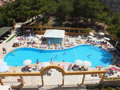 تونتاس فامیلی سوئیتس کوش آداسی