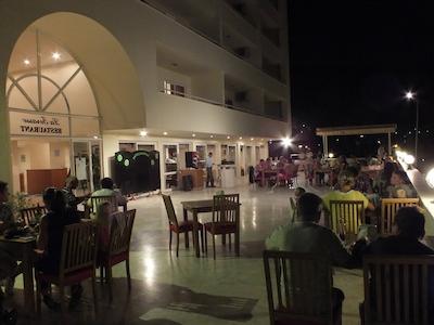 تونتاس فامیلی سوئیتس کوش آداسی