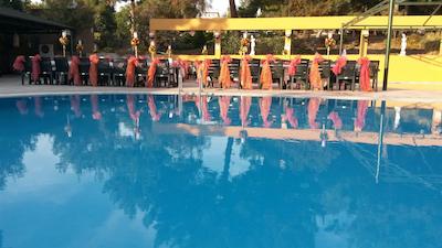 تونتاس فامیلی سوئیتس کوش آداسی