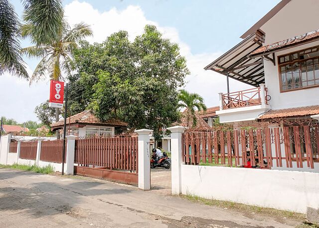 OYO 1376 Kina Family Residence