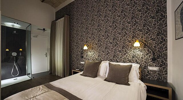 1880 Atypical Rooms
