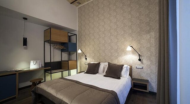 1880 Atypical Rooms