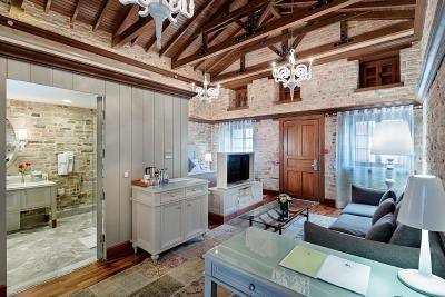 دابل تری بای هیلتون کوش آداسی