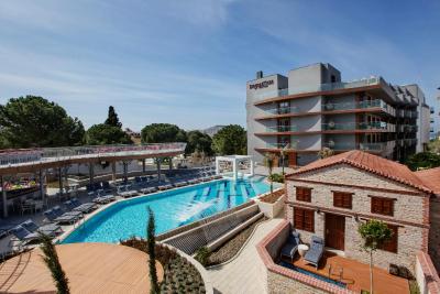 دابل تری بای هیلتون کوش آداسی