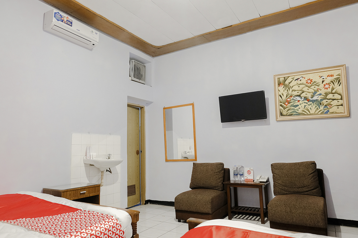 OYO 1036 Hotel Palem 1