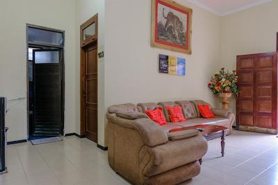 Spot On 1767 Villa Anggur Panderman