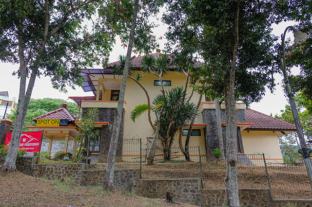 Spot On 1767 Villa Anggur Panderman