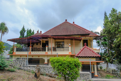 Spot On 1767 Villa Anggur Panderman