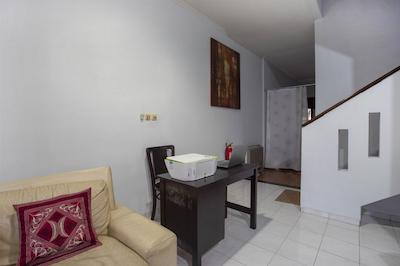 Spot On 1792 Roemah Nenekoe Guest House